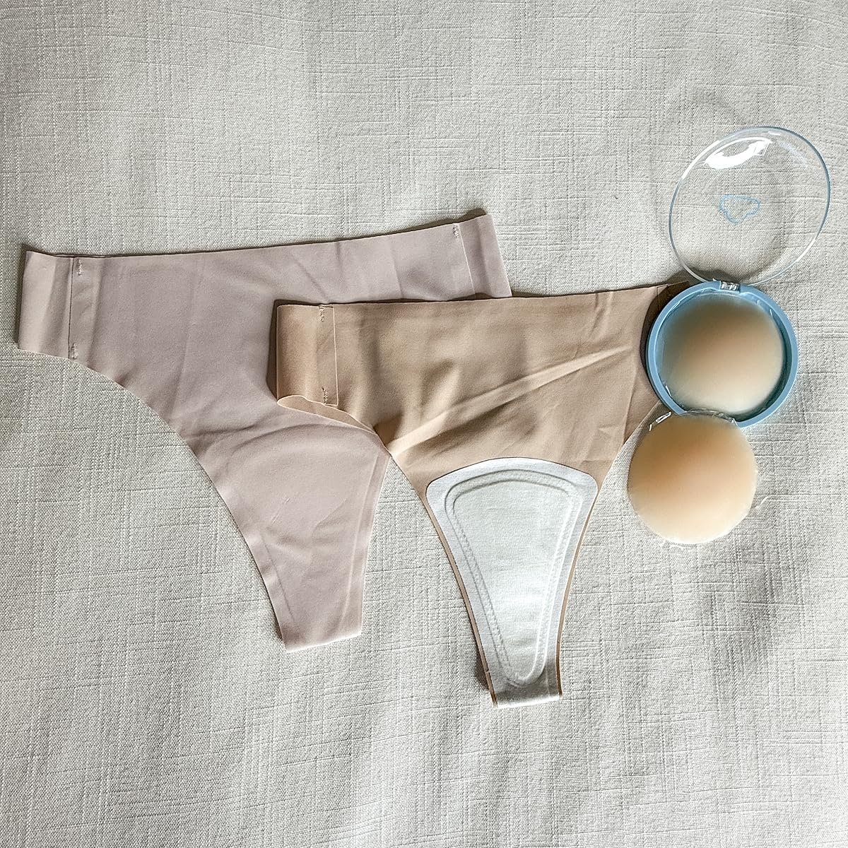 summer to fall fashion, transitional outfits, fall style inspiration, end of summer looks, fall fashion 2025, women’s fall outfits, casual fall outfits, chic fall fashion, summer to fall wardrobe, transitional shoes, fall boots, sneakers for fall, beauty finds for fall, wellness essentials, skincare for fall, fall makeup trends, seasonal self care, must have shoes for fall, everyday fall style, summer to fall layering