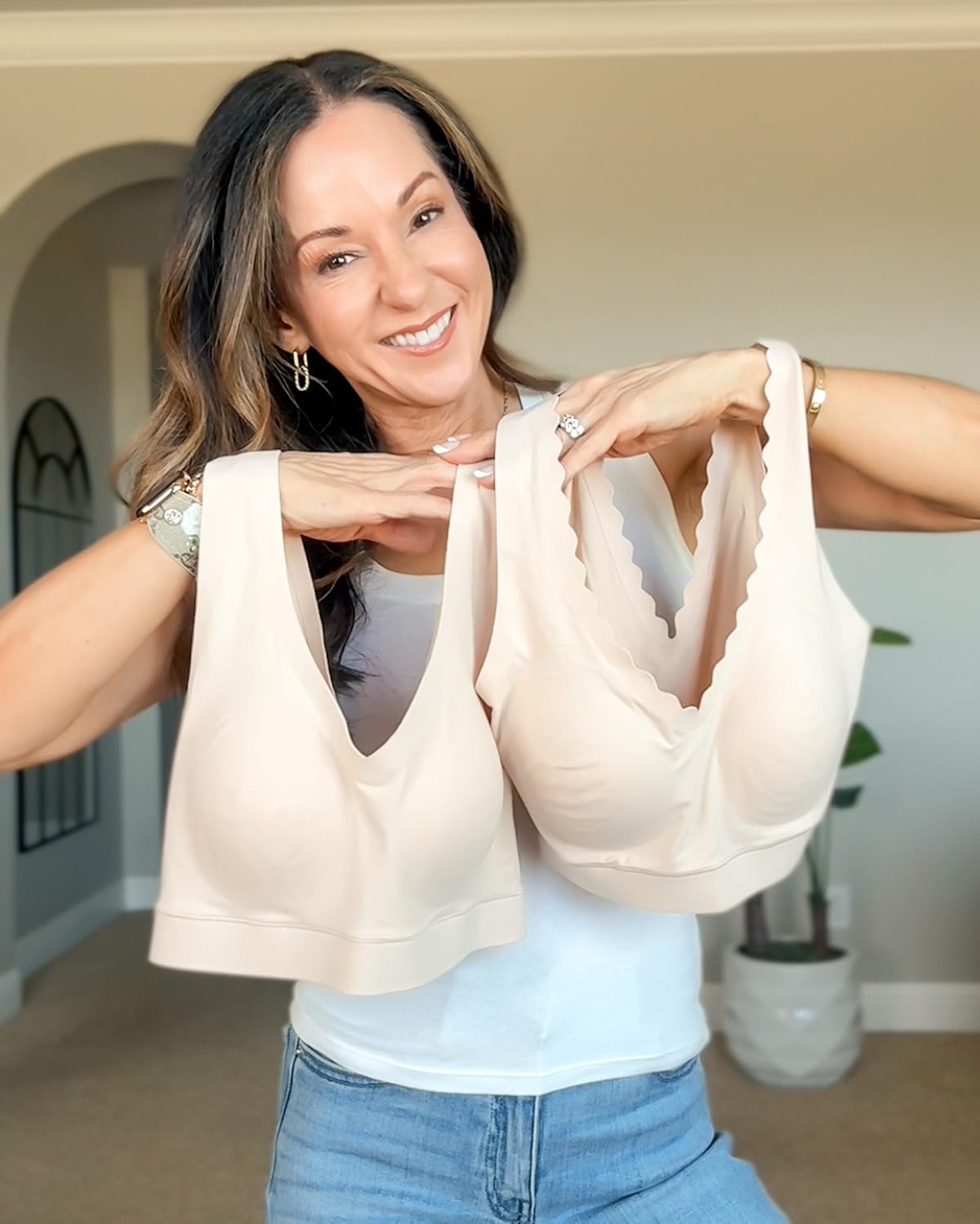 August style recap, summer to fall outfits, everyday outfit ideas, fall transition fashion, casual fall outfits, teacher workwear outfits, activewear and athleisure, beauty favorites, wardrobe essentials, lifestyle finds