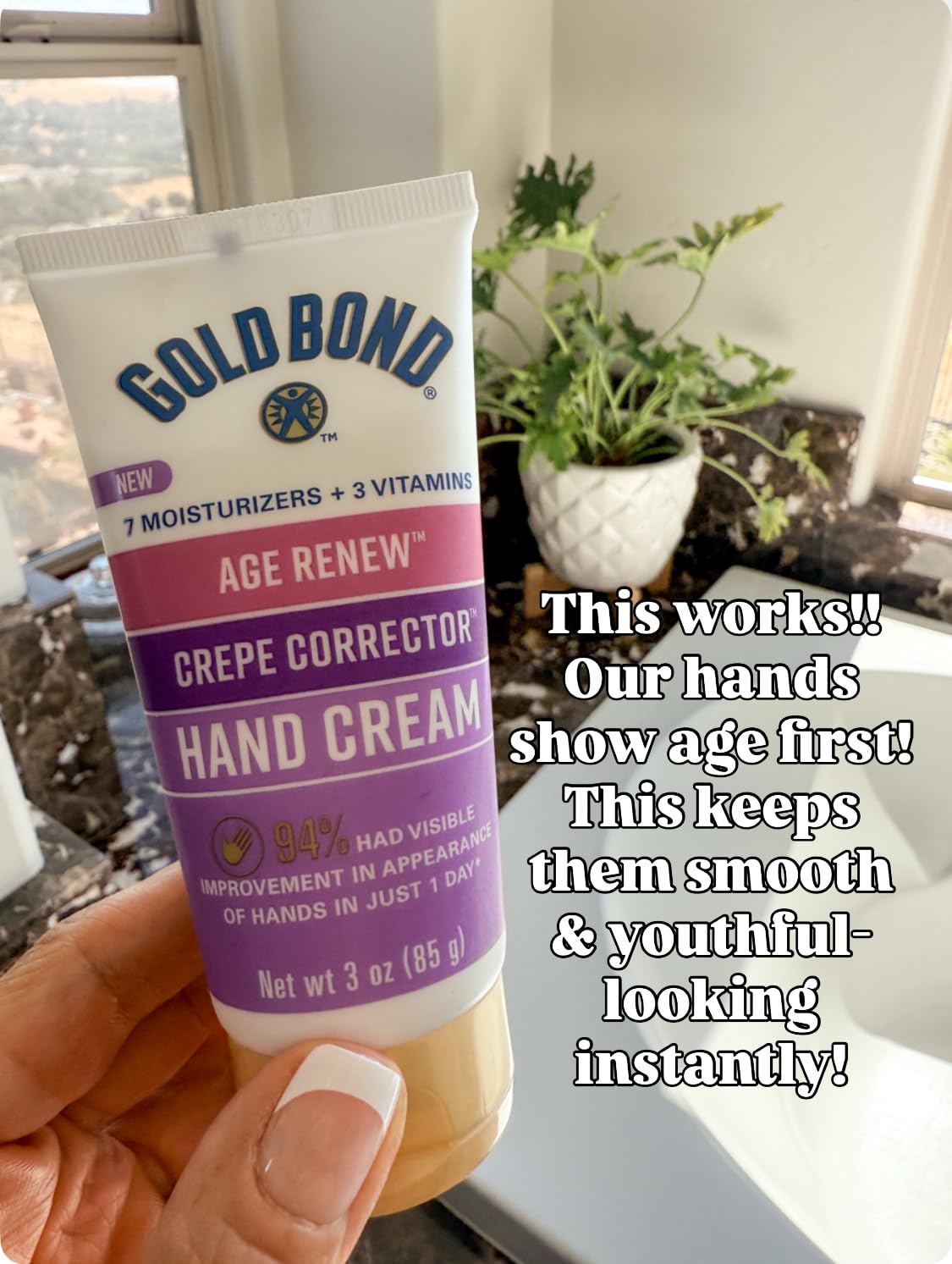 Gold Bond Age Renew Crepe Corrector hand cream for moisturizing dry hands and improving their appearance.